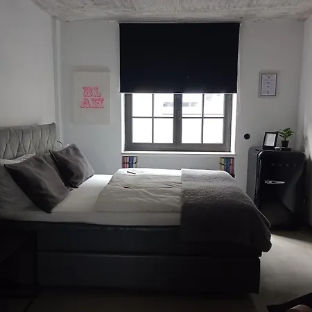 Apartment Square 20 *