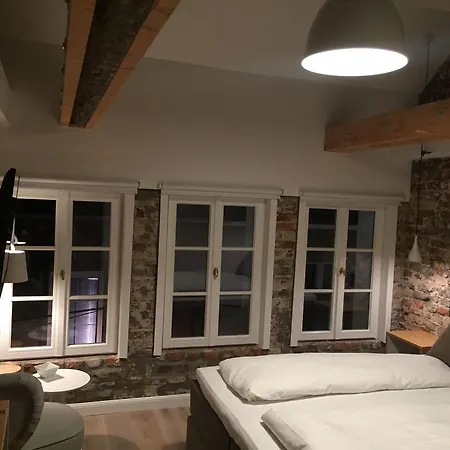 Square 20 Apartment *