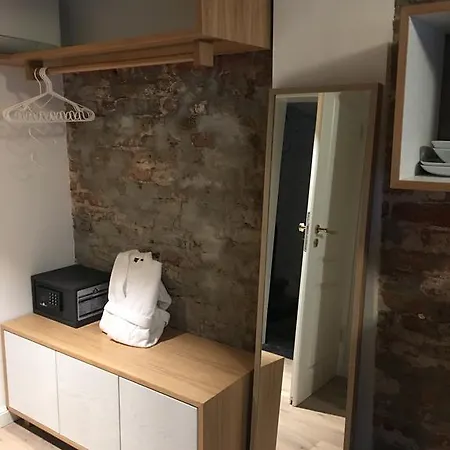 Square 20 Apartment