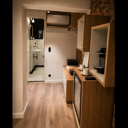 Apartment Square 20
