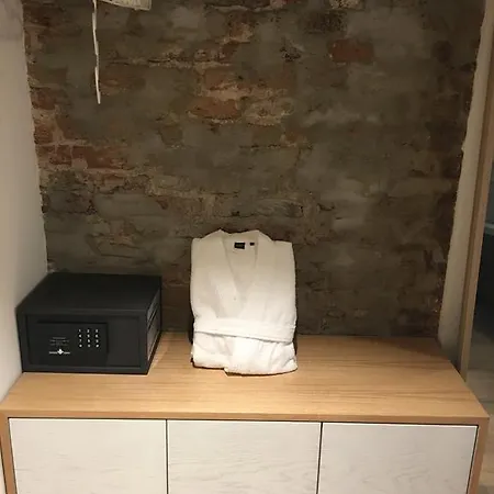 Square 20 *
