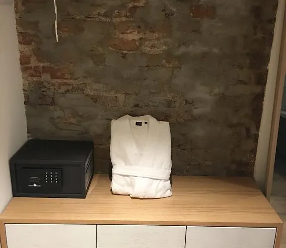 Square 20 *
